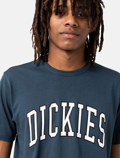 Dickies Aitkin t-shirt i Air Force Blue er en klassisk t-shirt med rund hals