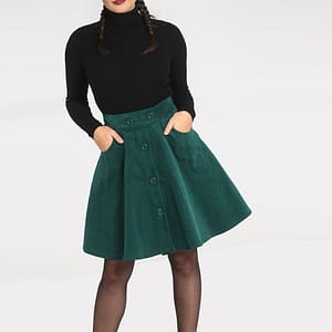 Gå de kolde måneder i møde med denne Wonder Years mørkegrønne fløjls mini-nederdel i 70'er stil.