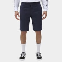 Dickies Slim Fit shorts i Navy Blue er en opdateret udgave den klassiske Dickies-stil med en slim fit og regelmæssig længde