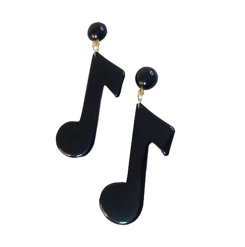 Dolly Music Note er fantastiske øreringe med sorte noder i resin. De smukke node vedhæng på 5 cm x 3,2 cm x 3 mm monteret på en matchende 11 mm sort stud.