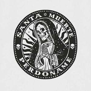 Santa Muerte - Klassisk hvid t-shirt med mexicansk tema og et solidt strejf af Rock `n` Roll