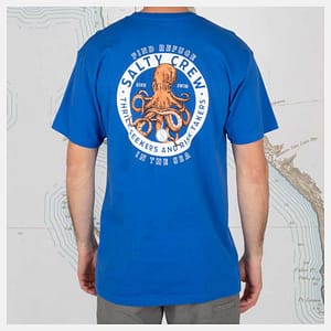 Salty Crew - Deep Reach t-shirt i blå med et flot print af en blæksprutte og logo foran og et stort bagpå
