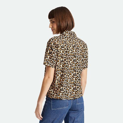 Brixton Bunker Leopard er virkelig lækker kortærmet skjorte med et livligt leopard print i 100 % viskoseBrixton Bunker Leopard er virkelig lækker kortærmet skjorte med et livligt leopard print i 100 % viskose
