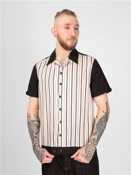 David striped skjorte er en vintageinspireret med sorte striber på en hvid bund og med et autentisk vibe af 1950'erne