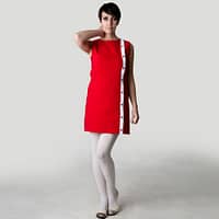 Smuk kjole i 1960’er stil - rød med hvid stribe og target-knapper