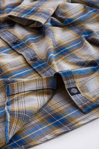 Dickies Canaan er en langærmet ternet skjorte i bomuldsflannel som er blødvasket for fremragende finish