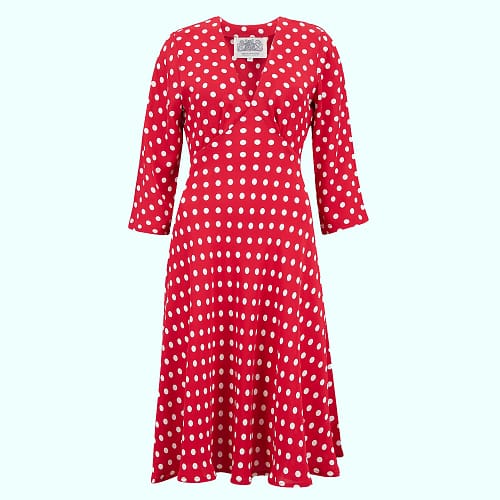 En smuk klassisk 40’er stil kjole i rød med med hvide polkadots