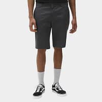 Dickies Slim Fit shorts er en opdateret udgave den klassiske Dickies-stil med en slim fit og regelmæssig længde, der sidder i taljen