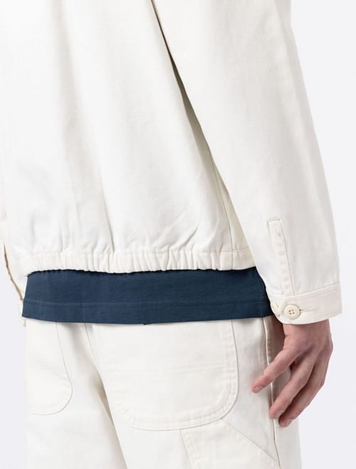 Dickies Duck Canvas Jacket er en lækker jakke, beregnet til daglig brug. Den er fremstillet i hvid canvas