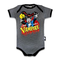 Hvid og sort stribet babybody med vampyr og teksten 'When I grow uo, I want to be a Vampire'