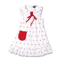 Rigtig fin kjole i hvid med små lyserøde prikker og kirsebær mønster til små piger.