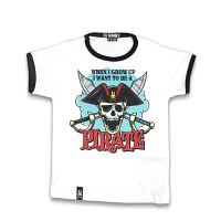 Sej børne t-shirt i hvid med en pirat, sorte kanter og teksten 'WHEN I GROW UP, I WANT TO BE A PIRATE'