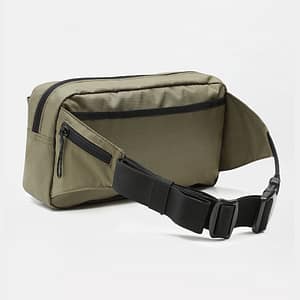 Dickies Apple Valley er en slidstærk bæltetaske. Denne afslappede taske er fremstillet i slidstærkt poly ripstop-stof og har en Dickies logorem med spændejustering.
