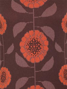 Bright And Beautiful Saffron Groovy Floral Jumper er en flot strikket jumper med blomster i 60-70'er stil