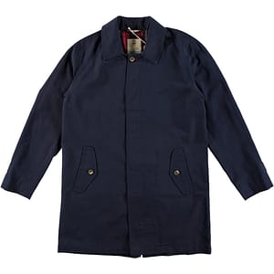 Denne navyblå jakke er oprindelig designet til beskytte mod vind og vejr og har fine detaljer og en kombination af vinrødt og tartan-ternet foer indeni