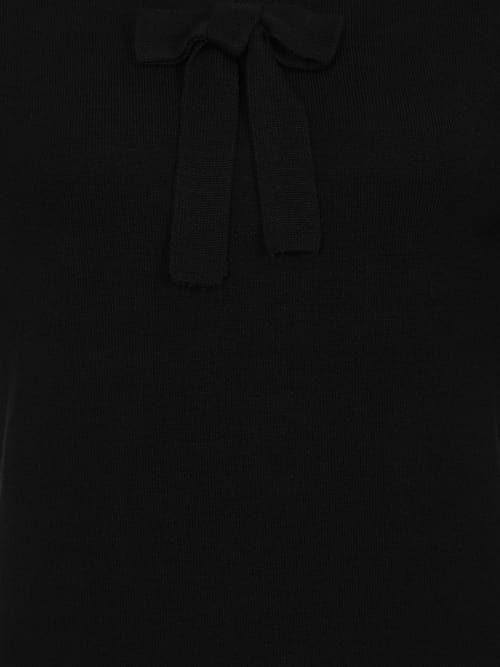 Collectif Jennifer strikket top er en flot sort strikket top med bindesløjfe