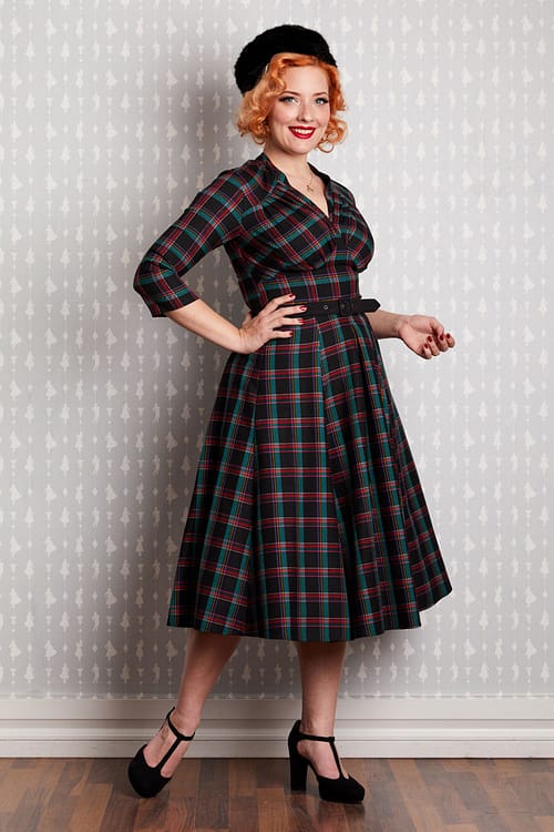 Della-Lou kjole er en Miss Candyfloss original signatur swing kjole i ternet stof. En retro-stil kjole med et vidunderligt retrotwist af 50'erne.
