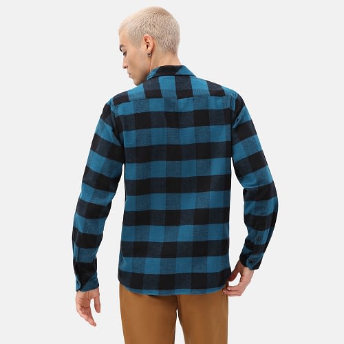 Sacramento er den klassiske ternede flannel skjorte fra Dickies, her i Coral Blue og sort