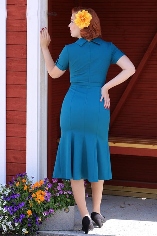 Flot figursyet, petroleumsblå kjole fra Daisy Dapper