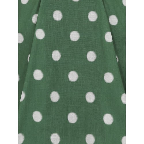 Polka dot kjoler er en klassiker i enhver vintage inspireret garderobe, og denne Hepburn model i grøn med store hvide polkadots er ingen undtagels