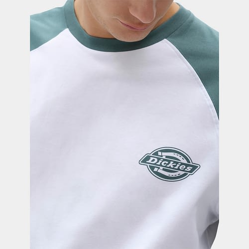 Dickies LS Cologne Baseball langærmet t-shirt, med grønne kontrast farvede raglan ærmer i sort