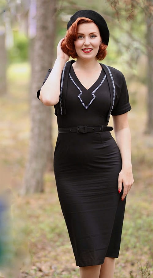 Flot figursyet sort kjole med bolero fra Daisy Dapper