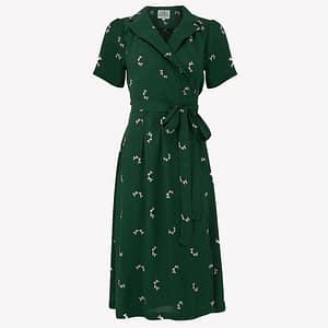 En smuk klassisk 40’er stils slå-om kjole i grøn med et flot print af hvide hunde