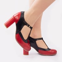 Vidunderlig rød og sort Ada Pinup t-rem sko
