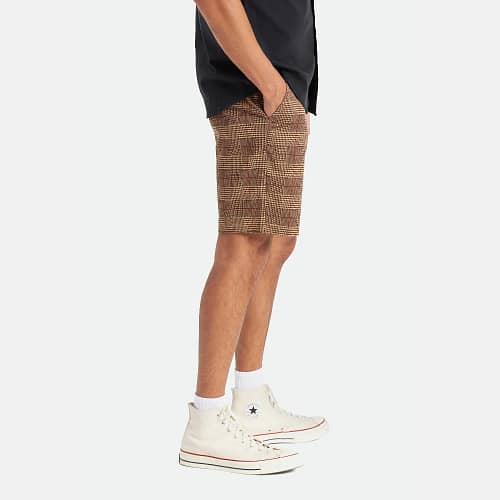 Brixton Choice Chino shorts i brune houndstooth, designet til at bevæge sig i.