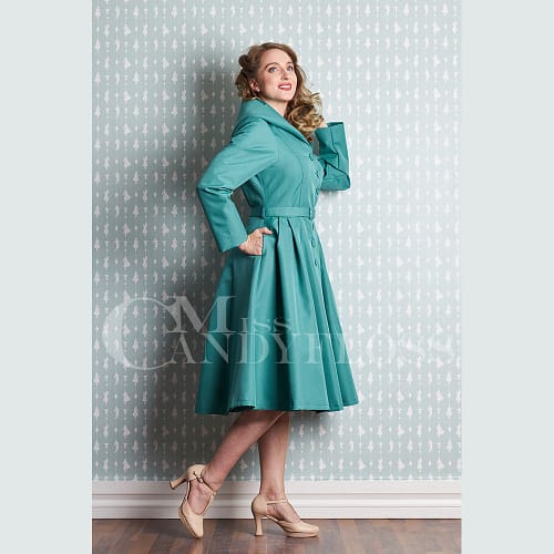 Lorin-Tiffany trenchcoat fra Miss Candyfloss er en virkelig elegant turkis trenchcoat i vintage stil.
