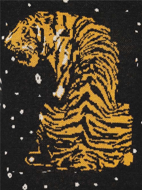 Collectifs Chrissie 50er Tiger Strikkede Top er en vintage-inspireret striktop med et flot design af en bengalsk tiger i en sneen