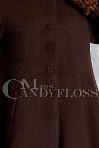 Den smukkeste retro-inspirerede vinterfrakke i uldblanding fra Miss Candyfloss, brun med leopardkrave og manchetter