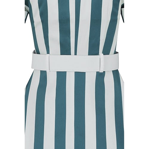 Brette Glade stribet kjole er en fantastisk grøn- og hvidstribet 1950er inspireret kjole, perfekt til en tur på stranden eller en sommeraften i Tivoli