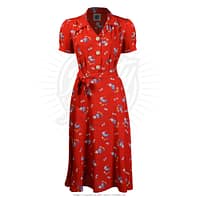 Smuk rød skjortekjole med med fine blomster og med et fancy strejf af 1940-50'ernes stil
