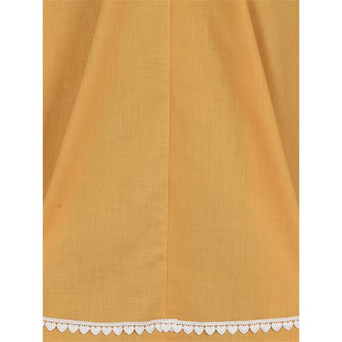 Den smukkeste orange Nova Heart Trim Swing kjole! Den monterede overdel har en hvid hjertetrim på kanten og justerbare spaghettistropper.