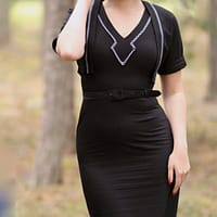 Flot figursyet sort kjole med bolero fra Daisy Dapper
