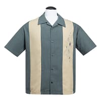 Klassisk stilet Button Up skjorte fra Steady Clothing i gråblå med 2 beige paneler og flot retrobroderi på venstre bryst