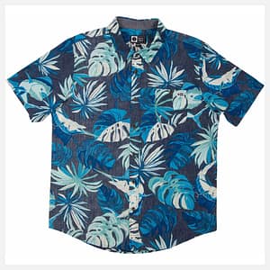 Hawaiiskjorte fra Salty Crew i bomuld. Flot i blå med palmeblade i blå og hvide nuancer