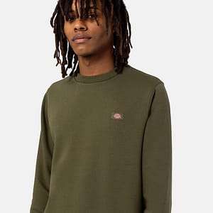 Dickies Oakport-sweatshirten i militærgrøn er en klassisk sweatshirt med en normal pasform