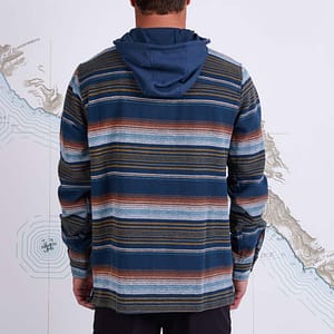 Salty Crew Mainland Dark Slate Flannel er en lækker garnfarvet stribet hoodie i bomuldsflannel