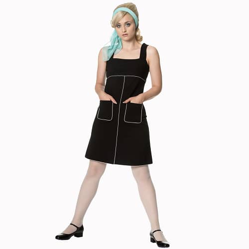 Mini-kjole i 60'er stil i sort og med hvide kanter.