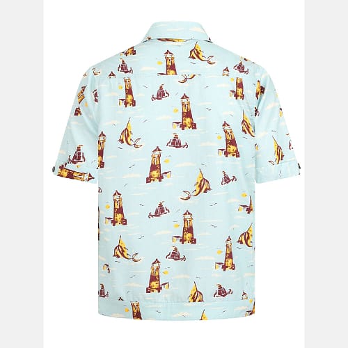 David Nautical Wonder er en lyseblå skjorte med et fantastisk håndtegnet print af fyrtårne, delfiner og galioner