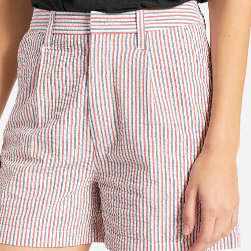 Brixton Victory shorts Stripe. Retro-inspireret design i hvid med blå og røde striber