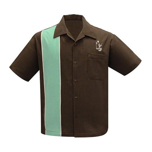 mørkebrune bowlingskjorte har et broderi af en drinkshaker, en martiniglas og et målebæger på venstre bryst, lige over brystlommen