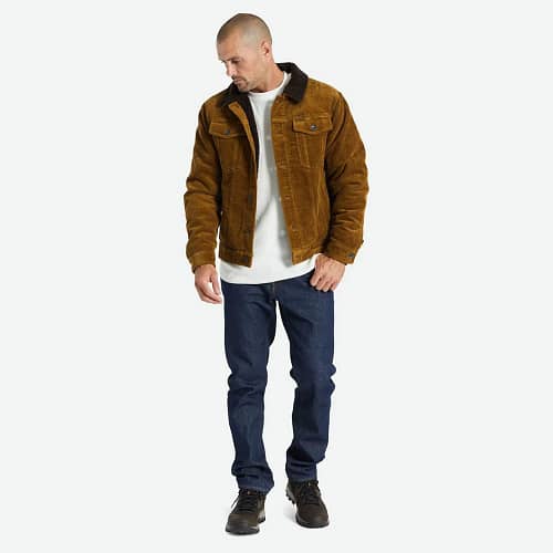 Brixton Cable Sherpa Lined Trucker Jacket er lavet i en flot fløjl og er en af de jakker, der bliver en del af din personlighed.
