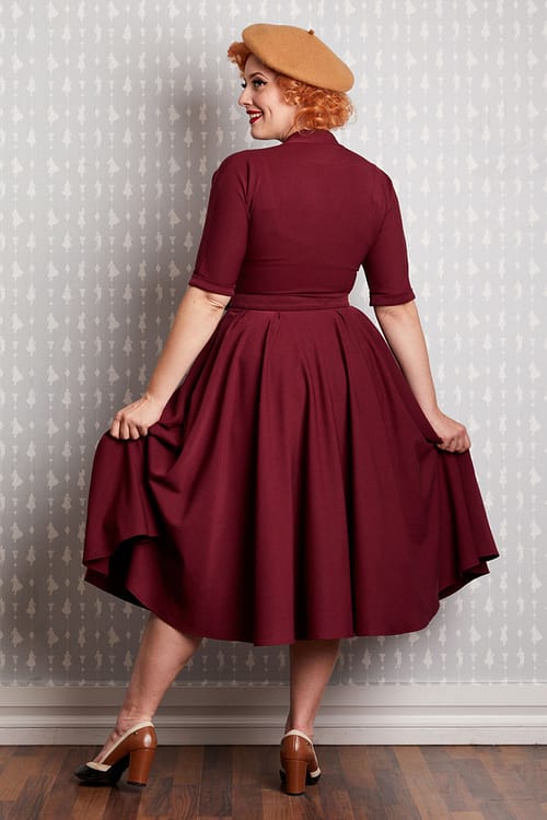 Zsófia-Bo Bow swing kjole fra Miss Candyfloss er en klassisk kjole, som er blevet fornyet og opgraderet så den fremstår med masser af stil og klasse